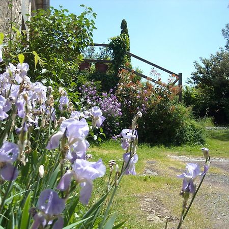 La Tour Des Laudes Bed & Breakfast Breuil-Barret Exterior foto
