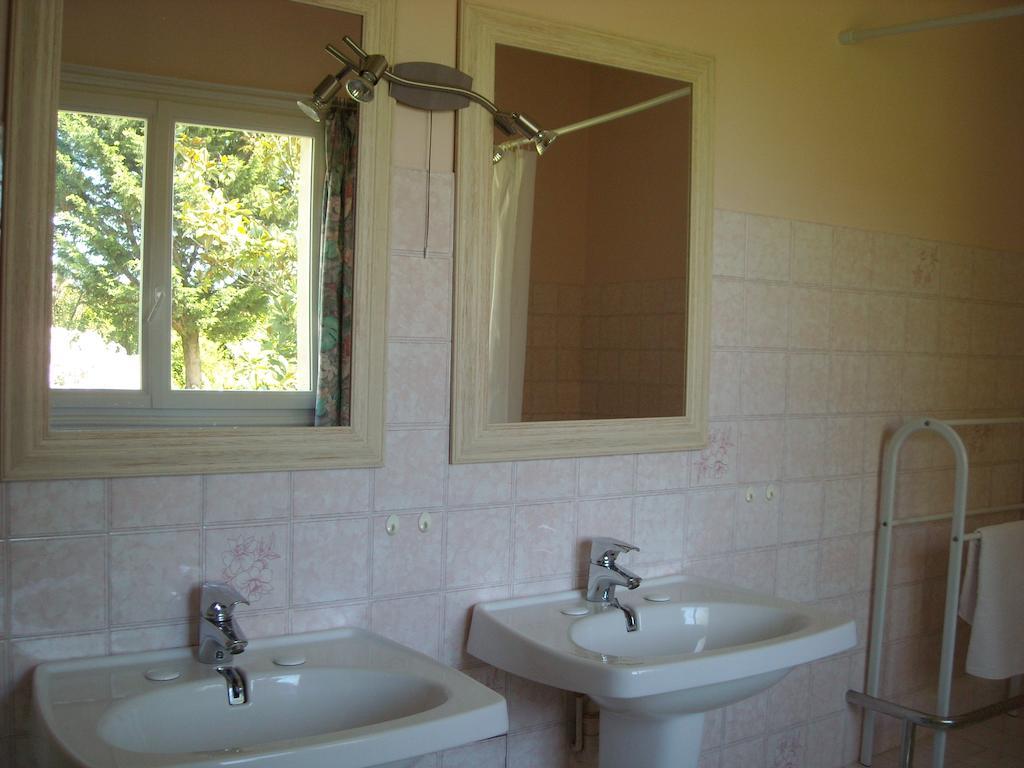 La Tour Des Laudes Bed & Breakfast Breuil-Barret Exterior foto