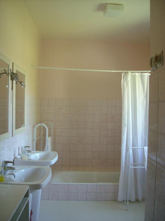 La Tour Des Laudes Bed & Breakfast Breuil-Barret Exterior foto