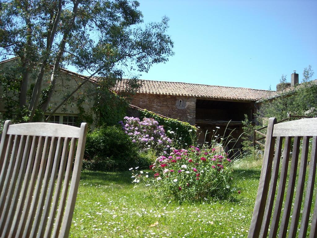 La Tour Des Laudes Bed & Breakfast Breuil-Barret Exterior foto
