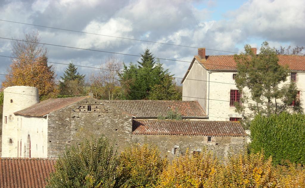 La Tour Des Laudes Bed & Breakfast Breuil-Barret Exterior foto