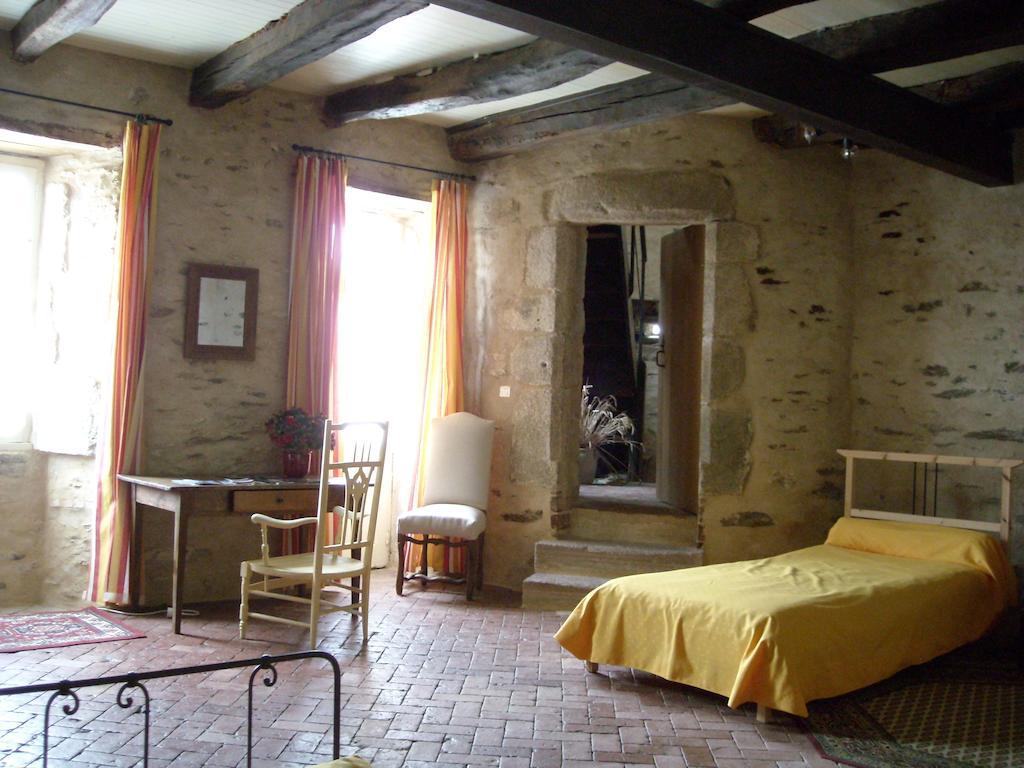 La Tour Des Laudes Bed & Breakfast Breuil-Barret Cameră foto