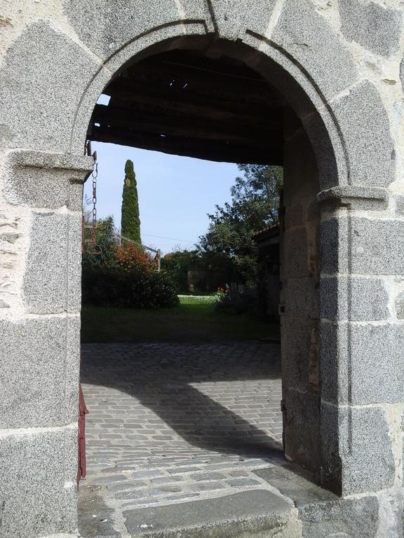 La Tour Des Laudes Bed & Breakfast Breuil-Barret Exterior foto