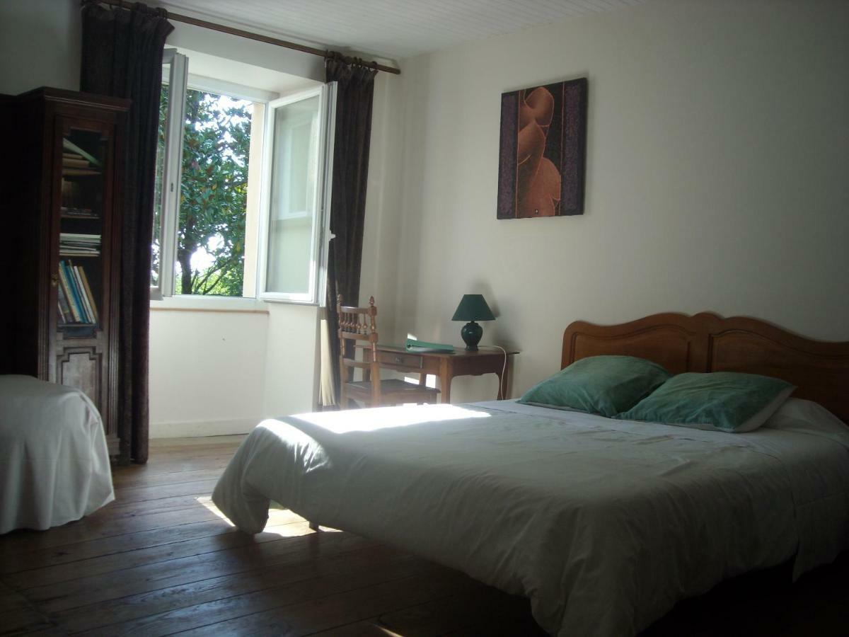 La Tour Des Laudes Bed & Breakfast Breuil-Barret Exterior foto