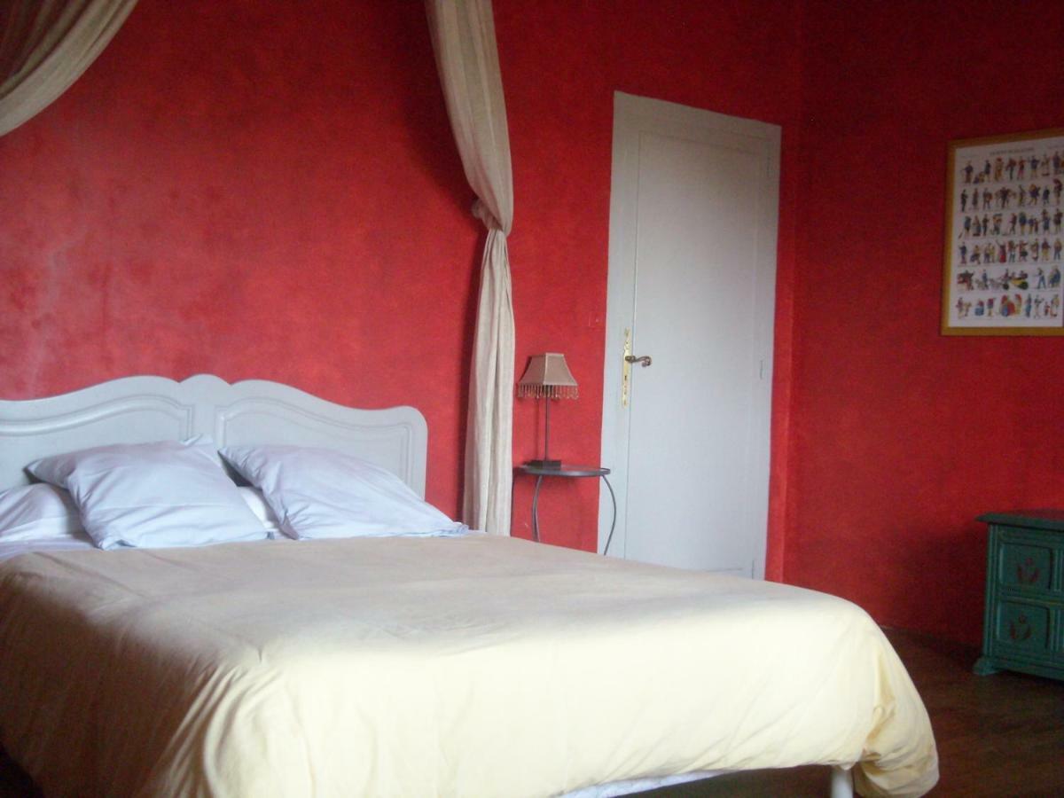 La Tour Des Laudes Bed & Breakfast Breuil-Barret Exterior foto